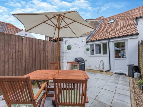 Sitting-out-area | Chaff Cottage, Castle Acre, near Kings Lynn
