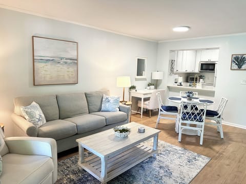 Living room/dining area