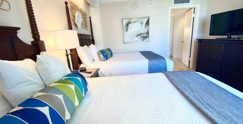 Unit with 2 Double size beds. Exact unit will be assigned upon arrival. Views, colors and decor may vary.