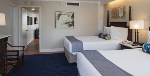 Unit with Queen size beds. Exact unit will be assigned upon arrival. Views, colors and decor may vary.