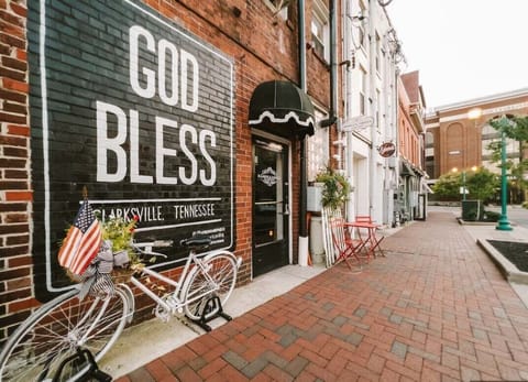 Take a stroll down Strawberry Alley for a cocktail, to shop, or take pictures by a mural or the fountain.