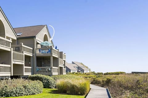 Building 2, top floor beachfront