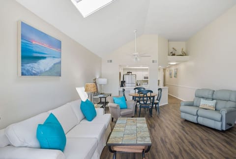 Just renovated, queen sleeper, TV recliner chairs