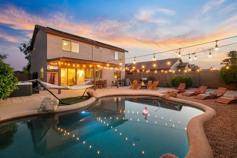Come enjoy the deserts bests at Sunlit Sandscape with our Amazing outdoor pool, hot tub, dining, hammock, firepit, lounge chairs. You just won`t want to leave, promise!