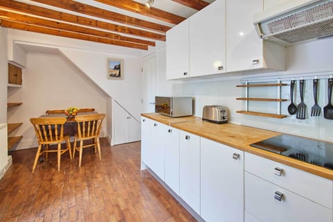 Trefor Cottage, Trefor - Host & Stay