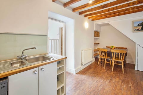 Trefor Cottage, Trefor - Host & Stay