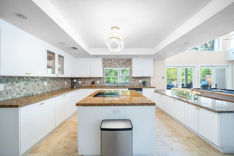 Sleek and functional kitchen! 