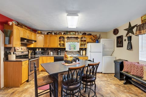 Indoors, Kitchen, Home Decor, Refrigerator, Dining Room