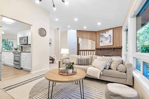 Multi functional Family Home in Redmond and only four mins to MSFT House in Lake Sammamish