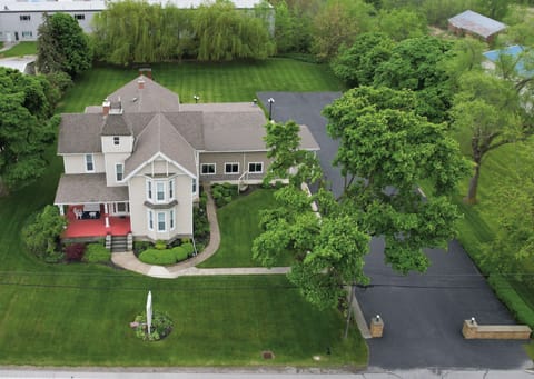 Exterior of Victorian Inn B&B