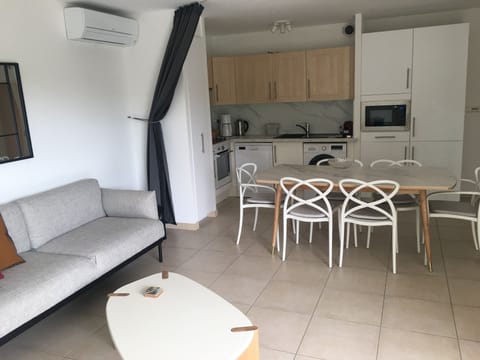 open kitchen fully equiped
