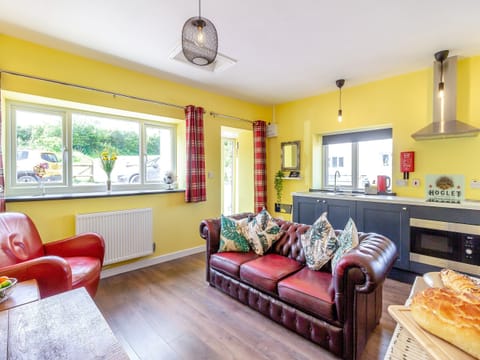 Open plan living space | Hoglet Cottage, Ammanford