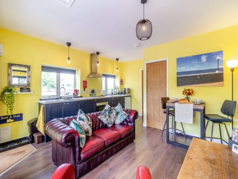 Open plan living space | Hoglet Cottage, Ammanford