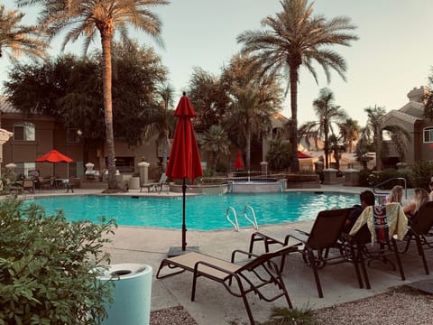 community pool, hot tub and gym