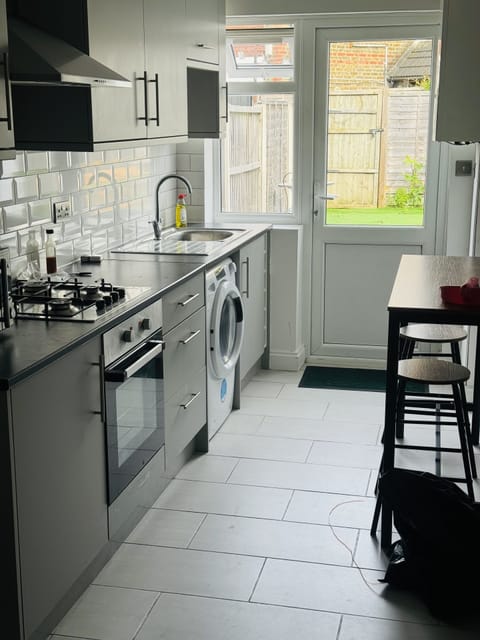 Open plan kitchen facing the garden