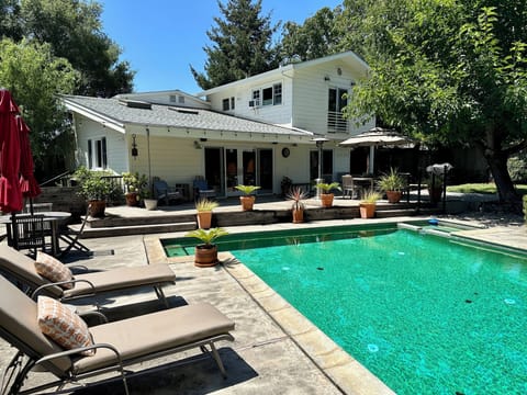 Casa Palmera offers guests a lovely oasis in the heart of wine country!