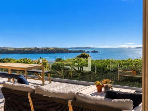 Entertaining area overlooking the ocean 