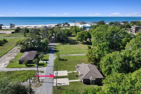 12 minute walk to the beach!