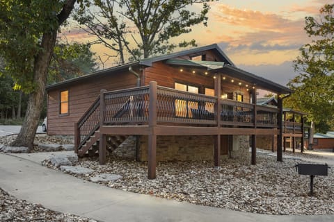 Exterior Rustic Shores Lakehouse