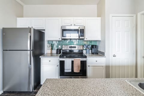 2048x1365 2436 Raywood View apt 223 Colorado Springs CO 80920 USA MonApr2220241713775849680