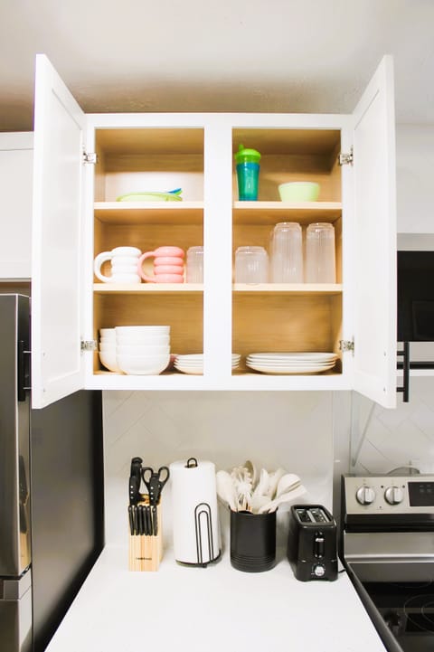Kitchen countertop and cabinet