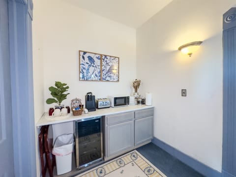 Kitchenette/Coffee Bar just outside of the room