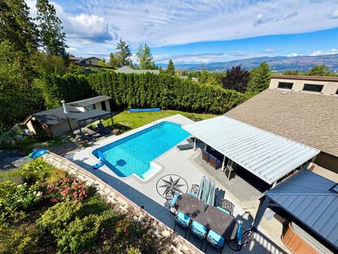 Rubber non-slip pool deck