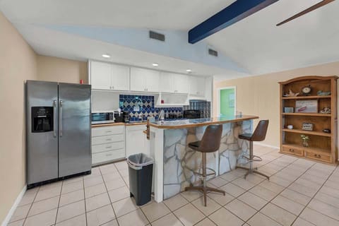 Fully stocked kitchen includes all the appliances you need, a full-size refrigerator and plenty of counter space.