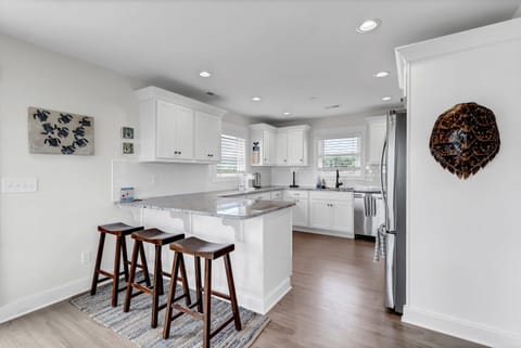 Kitchen to Breakfast Bar Area