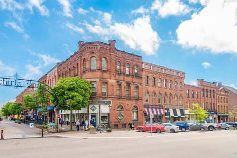 Downtown rest street