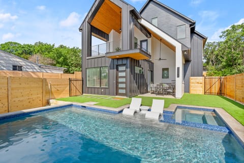 Front of house/pool
