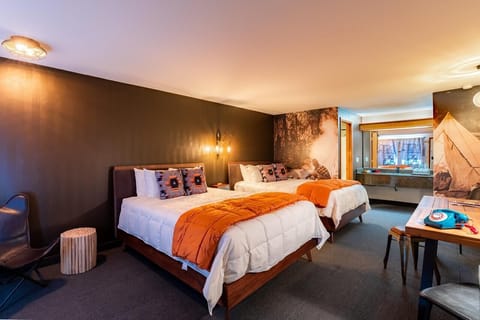 Amazing unit with 2 queen beds and 1 twin bed; perfect for a group vacation!