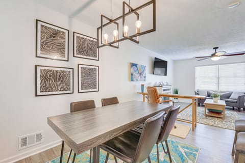 Dining Area | Dishware/Flatware Provided