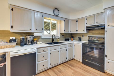 Kitchen | Cooking Basics | Dishwasher | 1st Floor