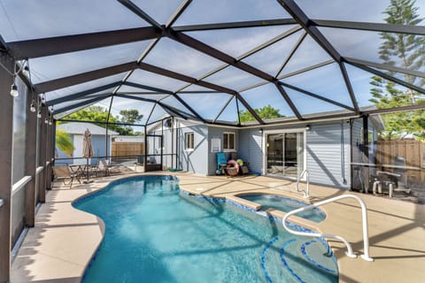 South Daytona Vacation Rental | 3BR | 2BA | 1,600 Sq Ft | 1 Step to Enter