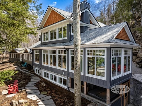 Cottage - Lake Side