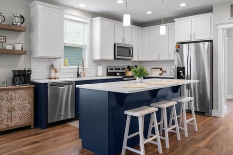 Fully loaded kitchen ready for the entry level chef or create a Michelin five star meal!