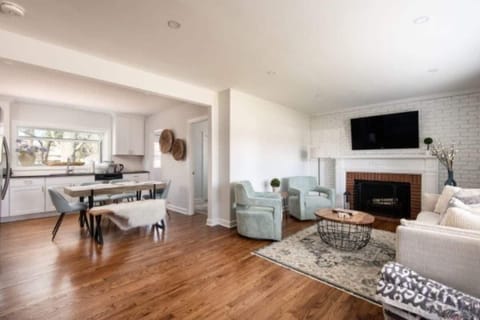 Living area with 55" Smart TV + WiFi