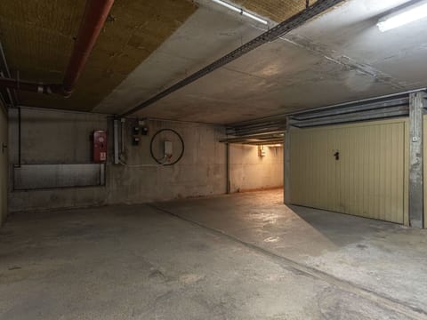 Building, Floor, Wood, Flooring, Composite Material, Hall, House, Concrete, Ceiling, City