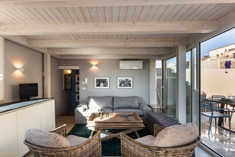 Table, Couch, Furniture, Property, Comfort, Wood, Lighting, Picture Frame, Interior Design, Studio Couch