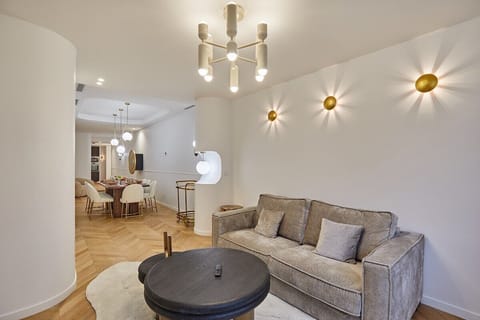 Coin salon avec télévision