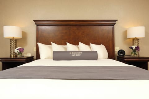 Executive King - Unit with comfortable bed
