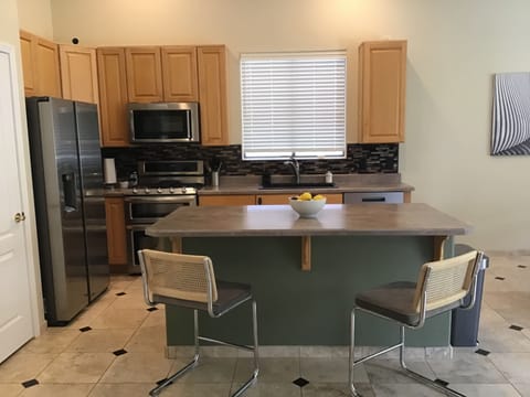Kitchen and breakfast bar