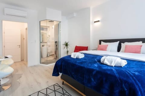 Convenient room layout