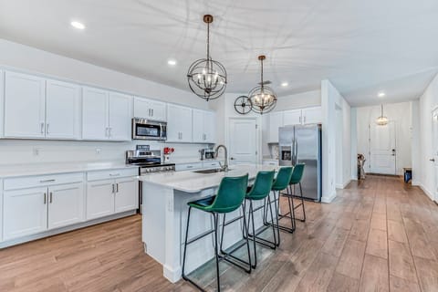 Large, Eat-in Kitchen