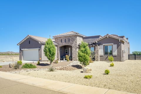 Las Cruces Vacation Rental | 3BR | 2.5BA | 2,080 Sq Ft | 1 Step to Enter
