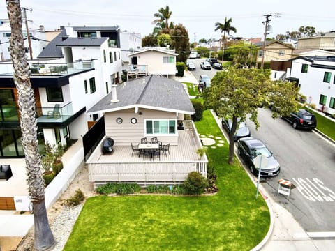 2 Bed/2 Bath front unit, 1 bed/1 bath back unit