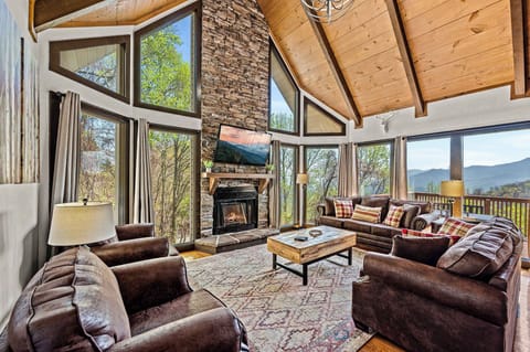 Wide open living room with views!