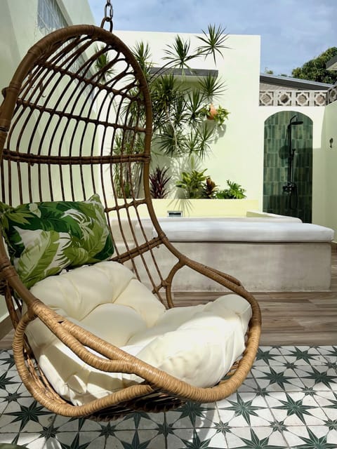 Beach Bungalow Private Patio and Plunge Pool