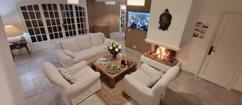 Wonderful villa with Cannes views and 10 minutes from Croissete & Film Festival Villa in Mougins